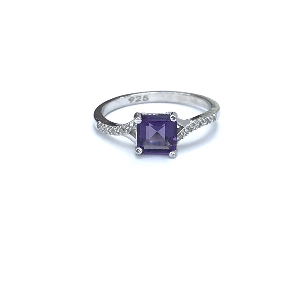 Last One: Size 8: Amethyst Sterling Silver Ring - Picture 3 of 8